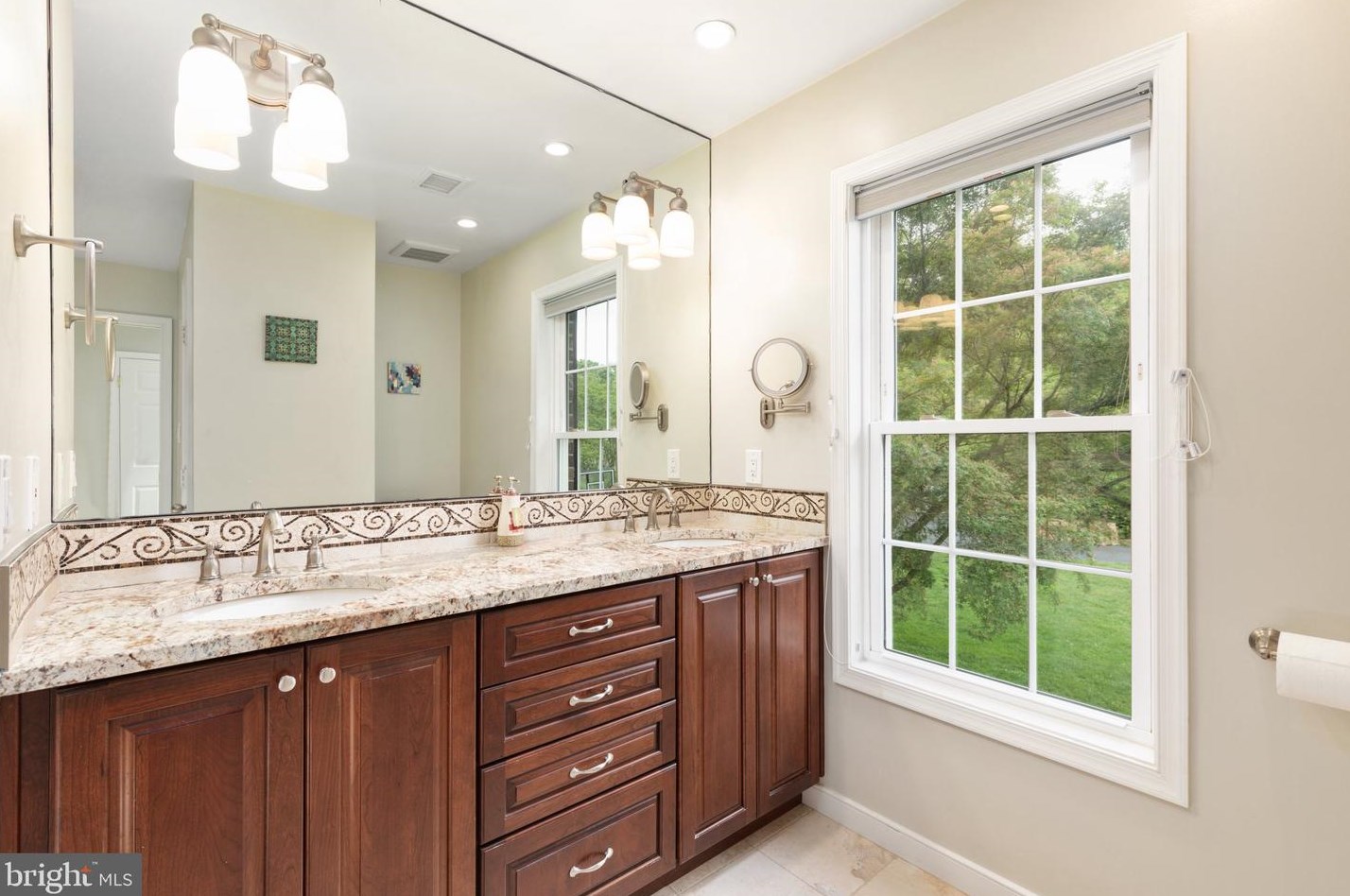 10300 Dunn Meadow Rd, Vienna VA  22182-1361 exterior
