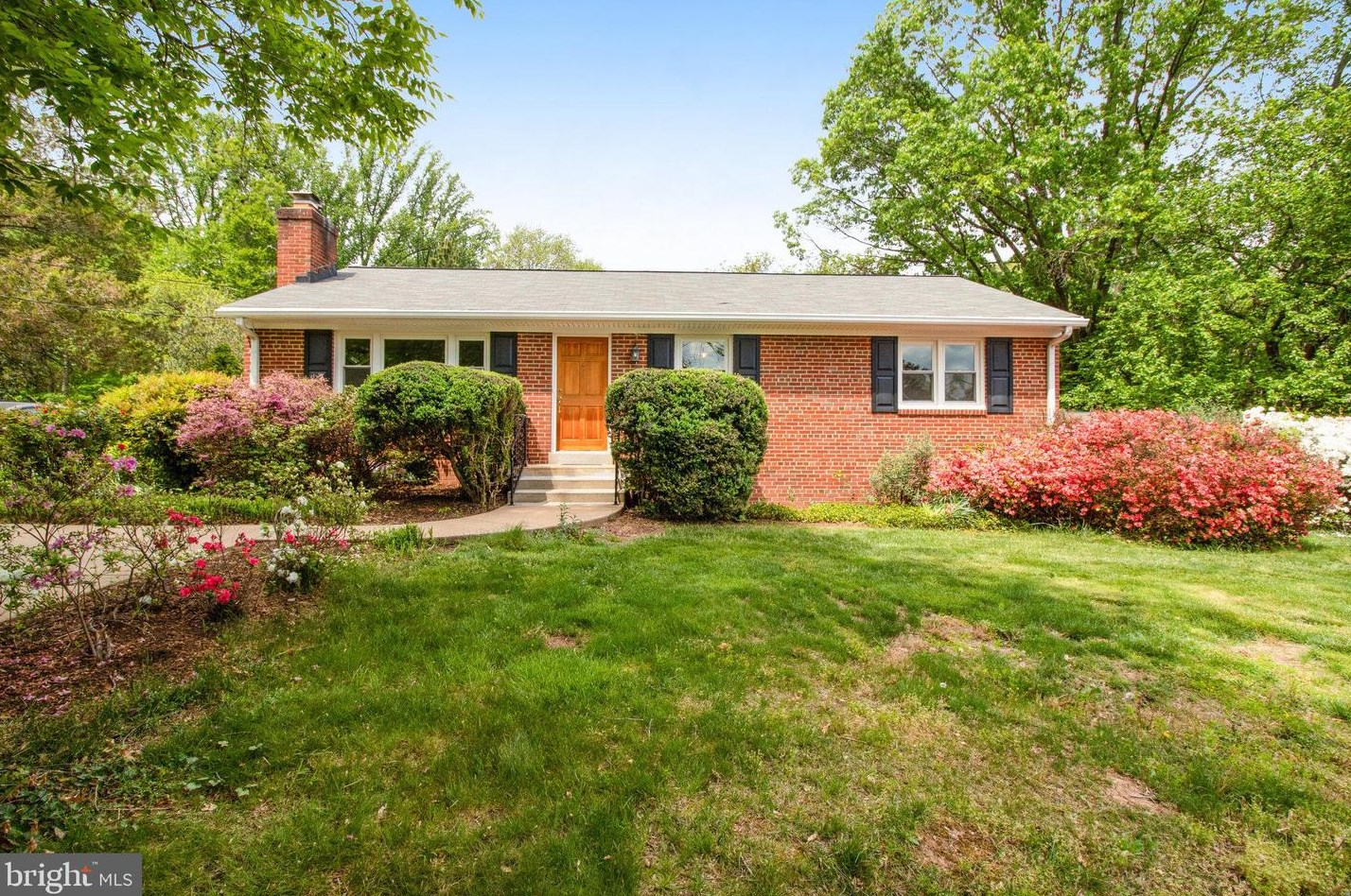 9818 Laurel St, Fairfax, VA 22032-1109