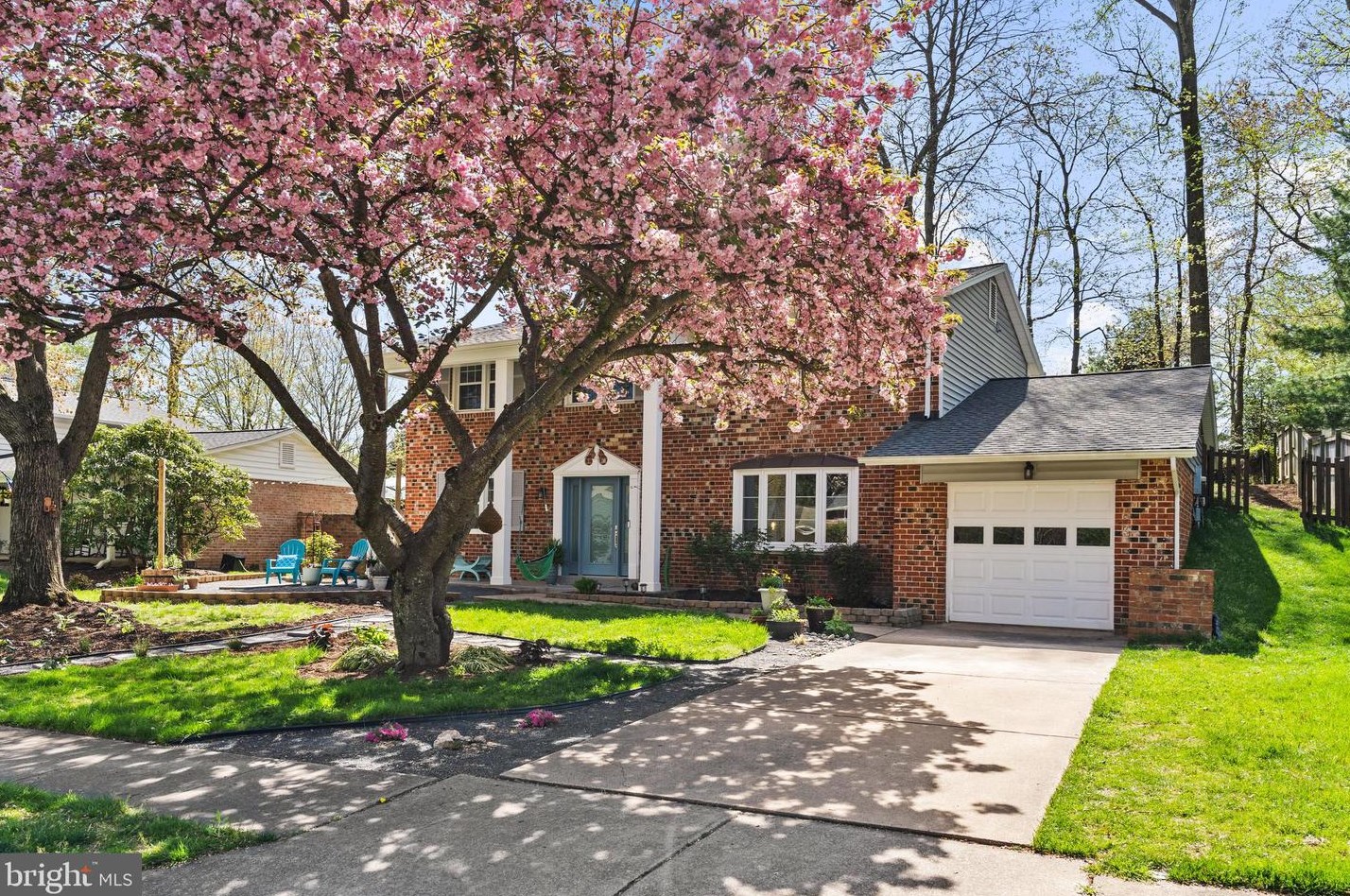 10163 Bessmer Ln, Fairfax, VA 22032