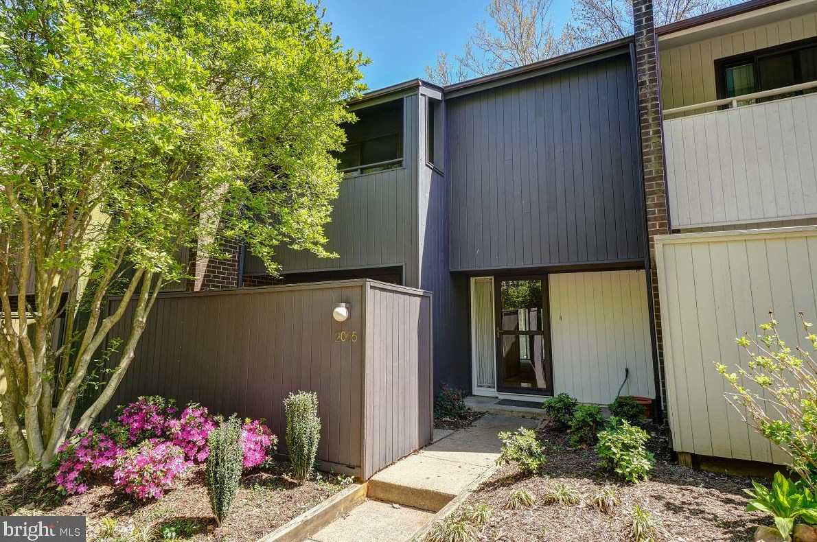 2065 Wethersfield Ct, Herndon, VA 20191