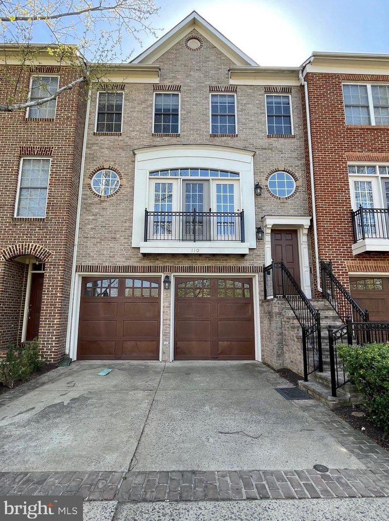 110 Herndon Mill Cir, Herndon, VA 20170
