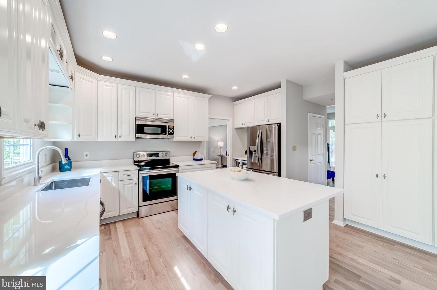 13506 Portage Pl, Centreville, VA 20120