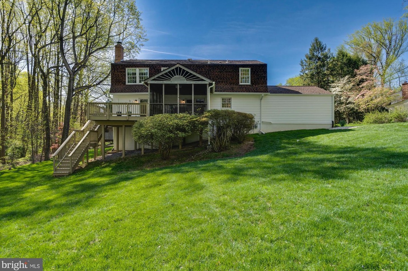 12302 Westwood Hills Dr, Herndon, VA 20171