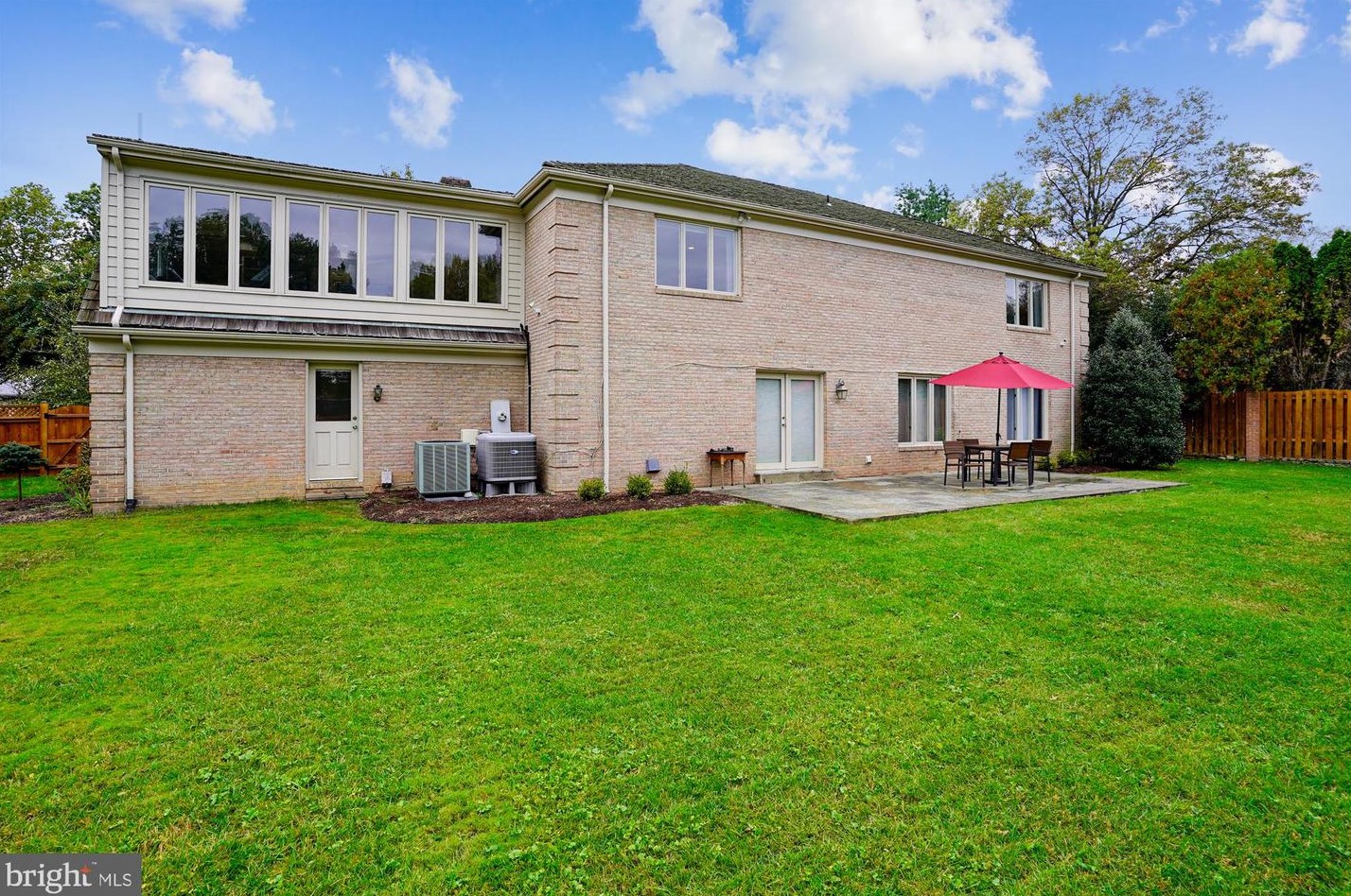 1103 Dunaway Dr, Mc Lean, VA 22101