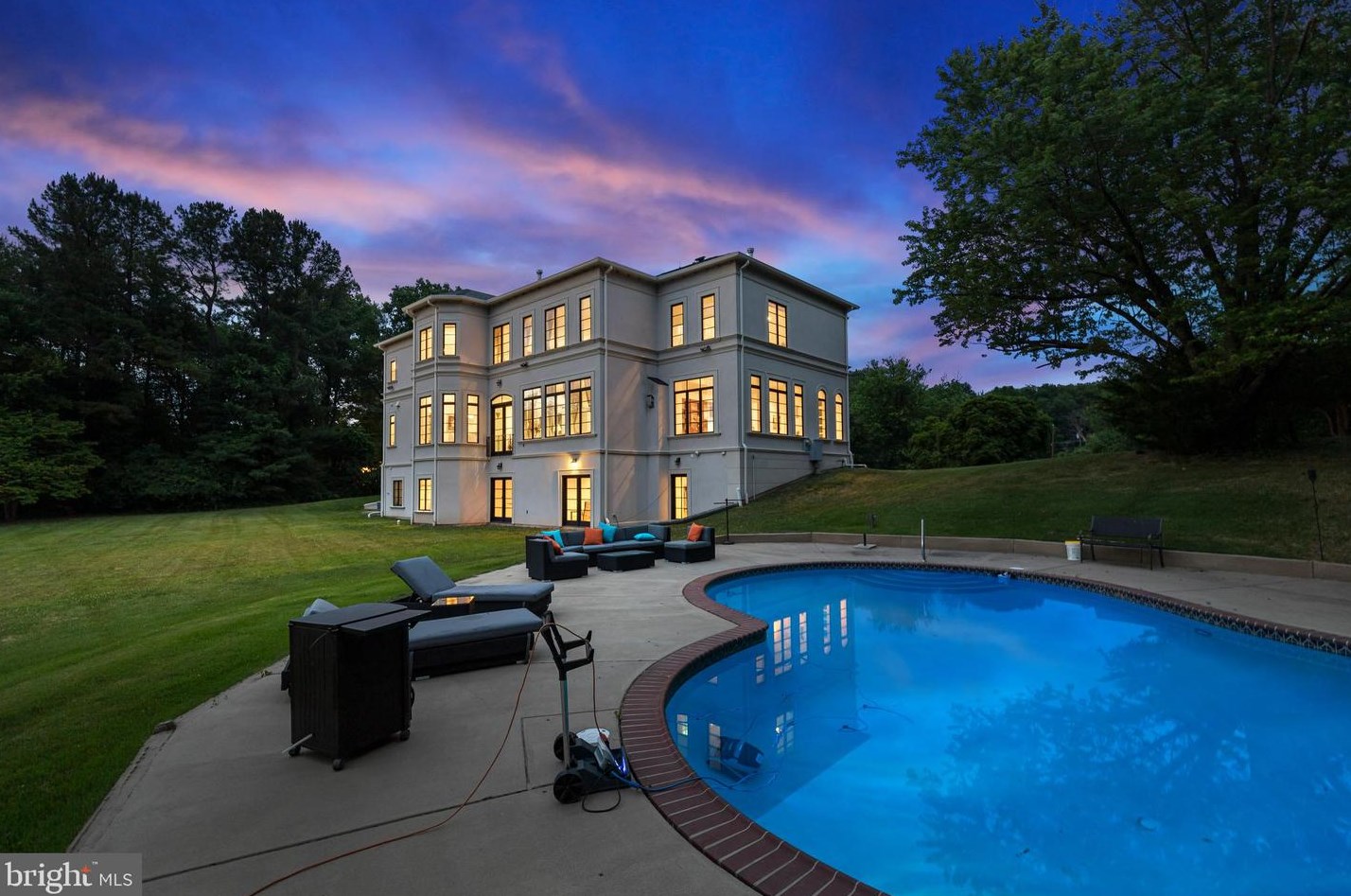 11642 Blue Ridge Ln, Great Falls, VA 22066