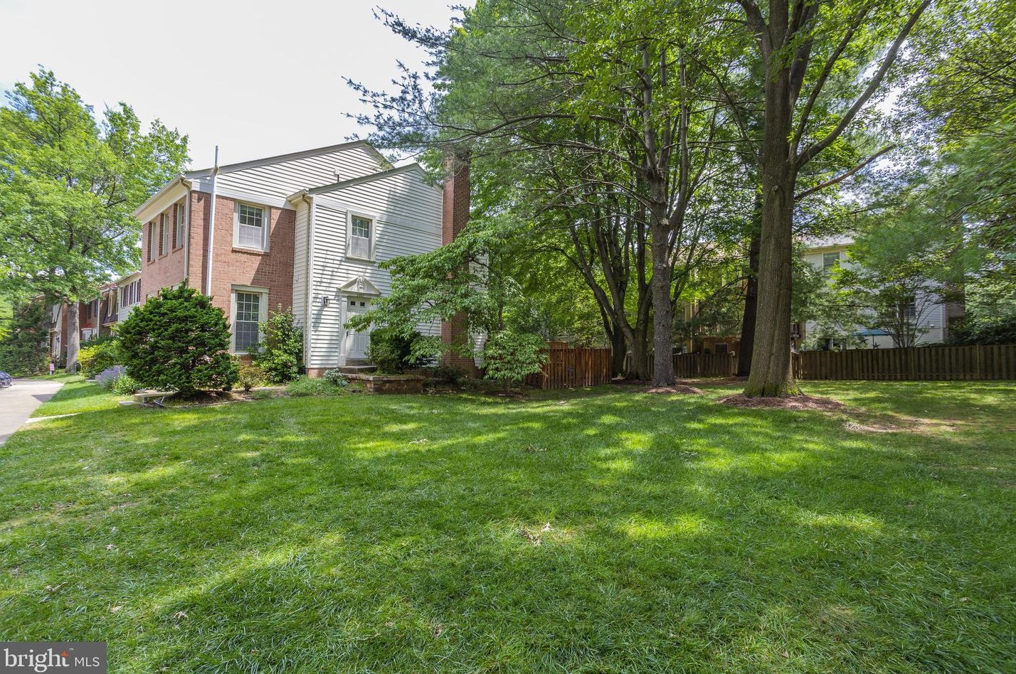 2937 Village Spring Ln, Vienna, VA 22181