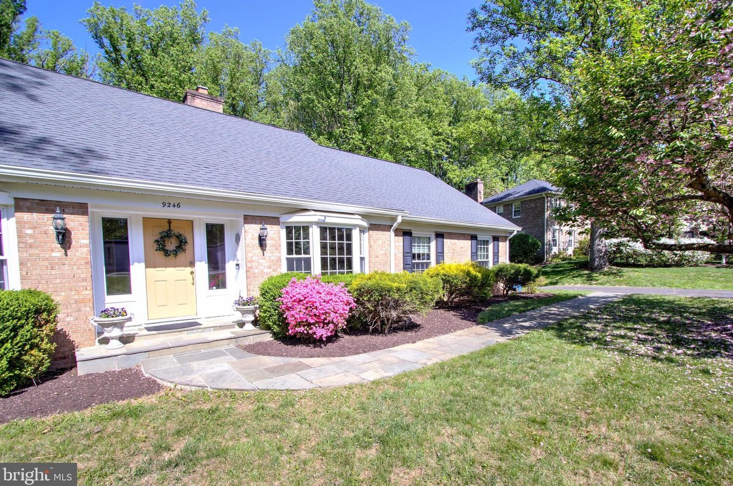 9246 Wood Glade Dr, Great Falls, VA 22066