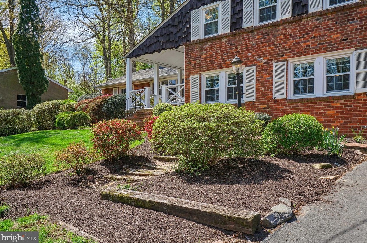 6306 Waterway Dr, Falls Church, VA 22044