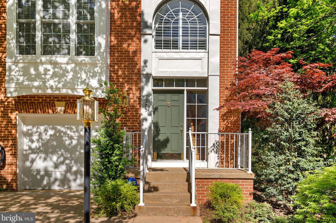 1275 Wild Hawthorn Way, Herndon, VA 20194