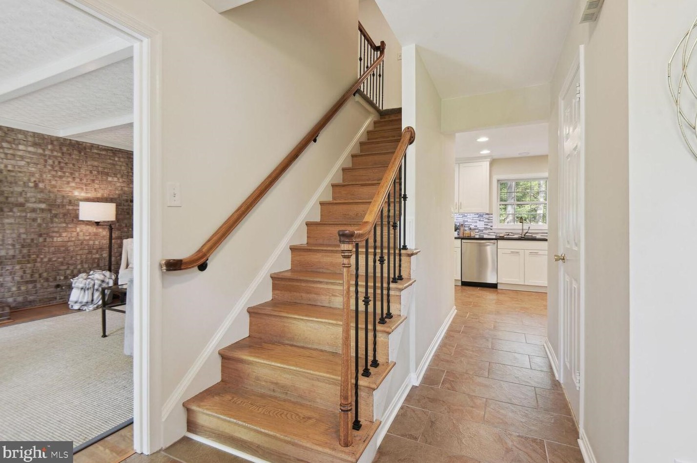 11630 Sourwood Ln, Herndon, VA 20191