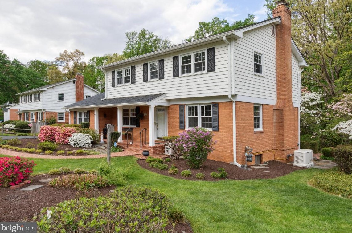 12107 Wayland St, Vienna, VA 22124-2235