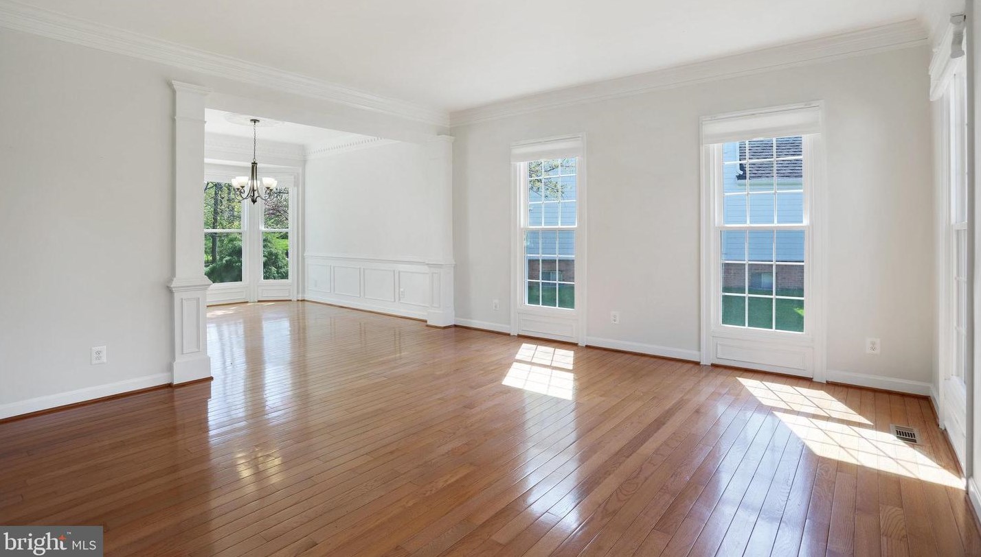 8429 Black Stallion Pl, Vienna, VA 22182