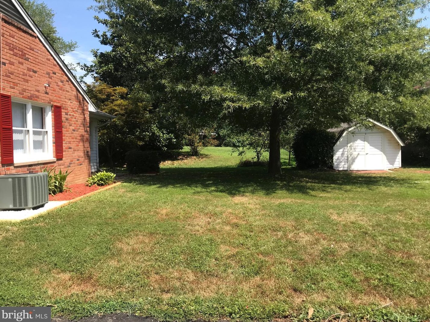 7608 Heritage Dr, Annandale, VA 22003