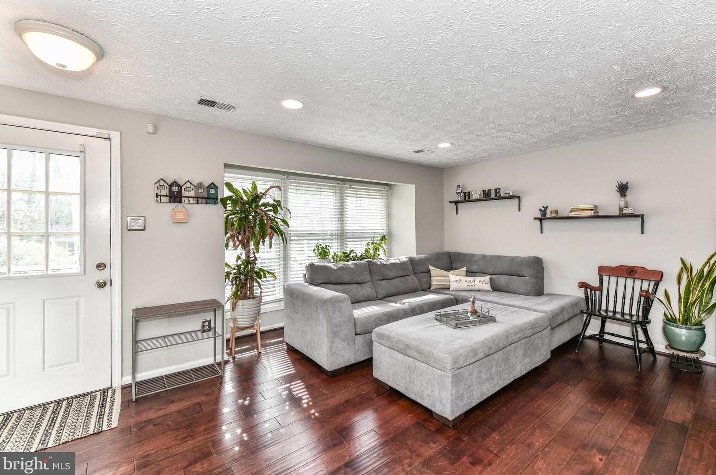 1531 Poplar Grove Dr, Herndon, VA 20194