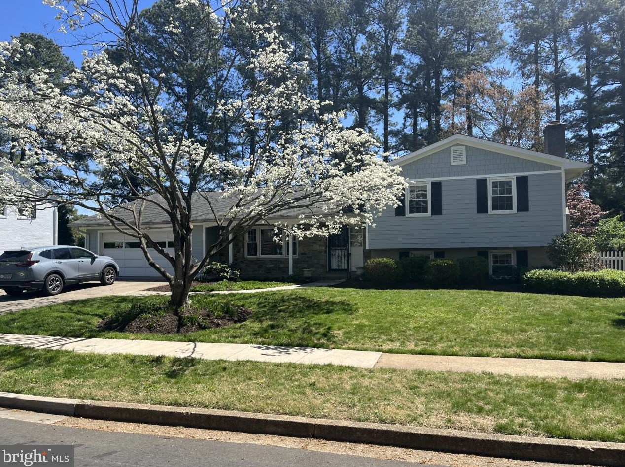 1013 Fairway Dr Ne, Vienna, VA 22180