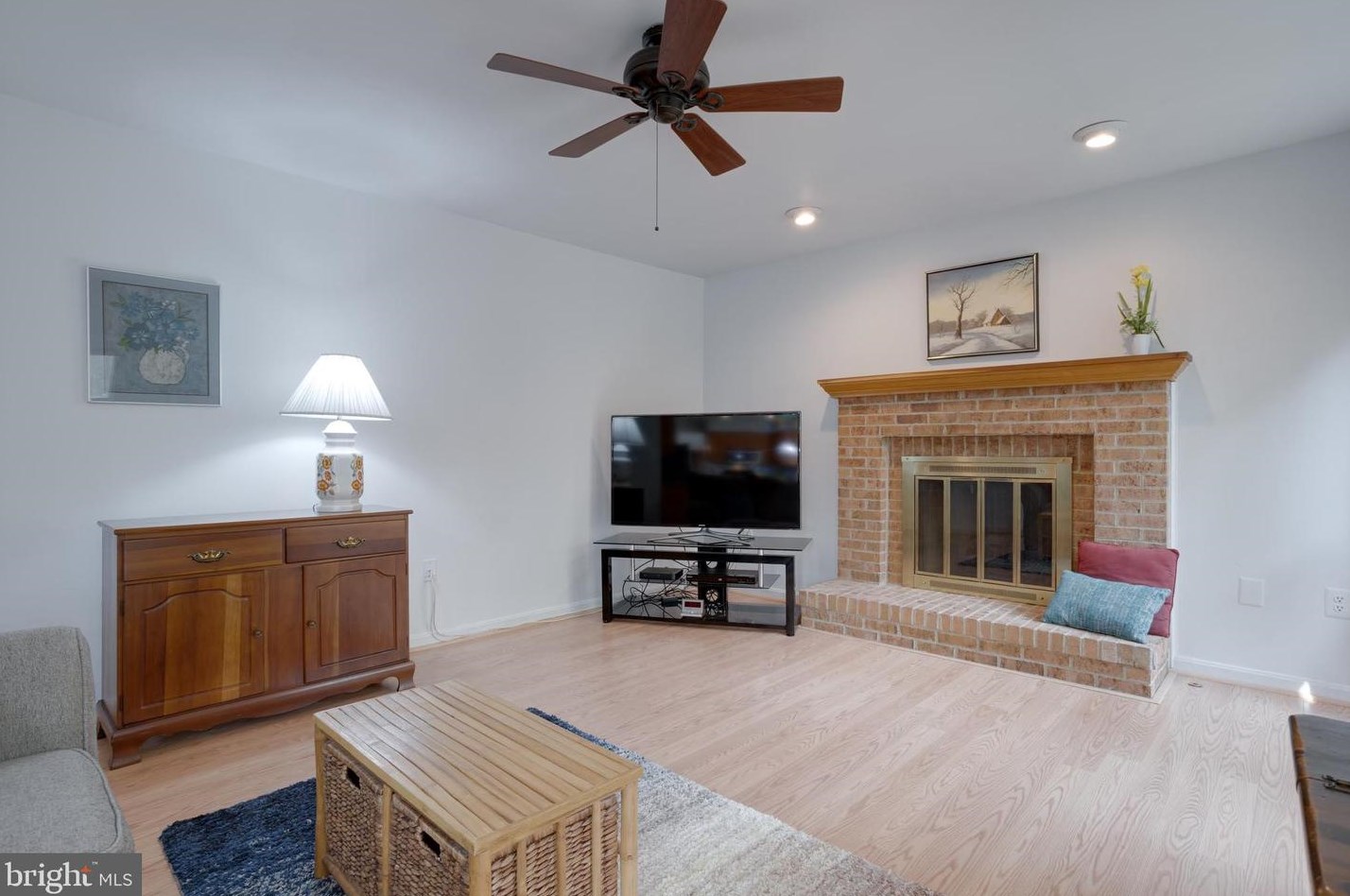 12902 Ashton Oaks Dr, Fairfax, VA 22030-7215