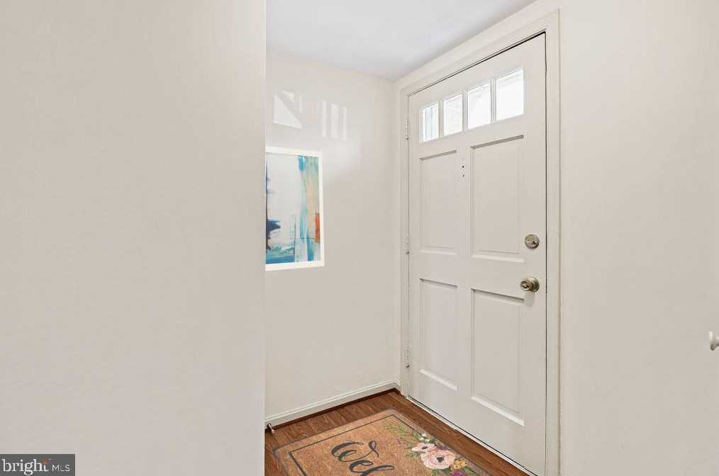 14466 Golden Oak Rd, Centreville VA  20121-2249 exterior