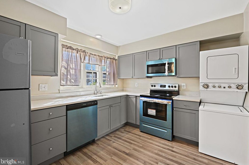 14466 Golden Oak Rd, Centreville VA  20121-2249 exterior