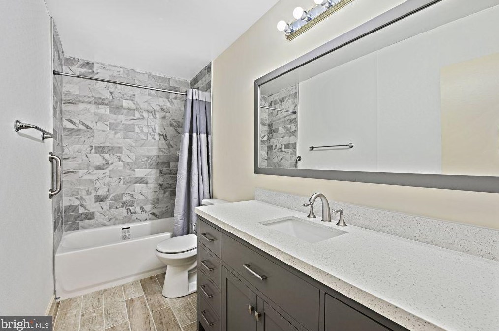 14466 Golden Oak Rd, Centreville VA  20121-2249 exterior