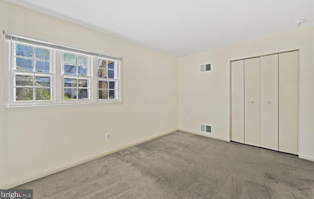 14466 Golden Oak Rd, Centreville VA  20121-2249 exterior