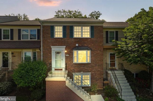 8607 Raglan Rd, Vienna, VA 22182-2382