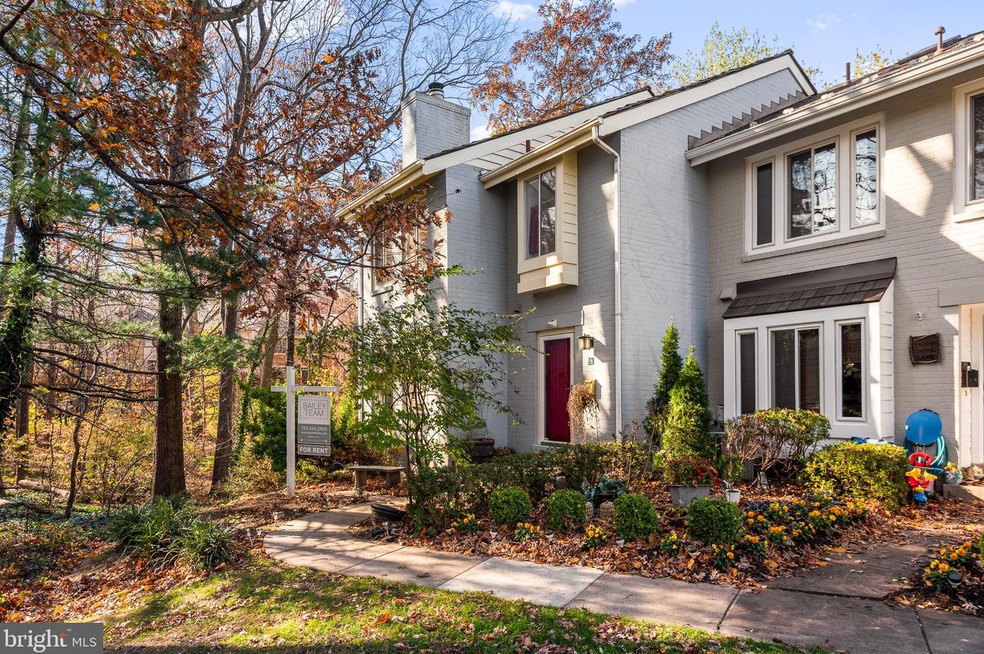 2028 Chadds Ford Dr, Herndon, VA 20191
