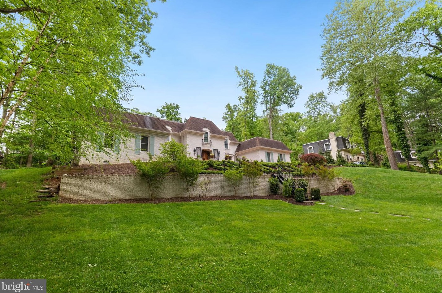 8751 Brook Rd, Mc Lean VA  22102-1507 exterior