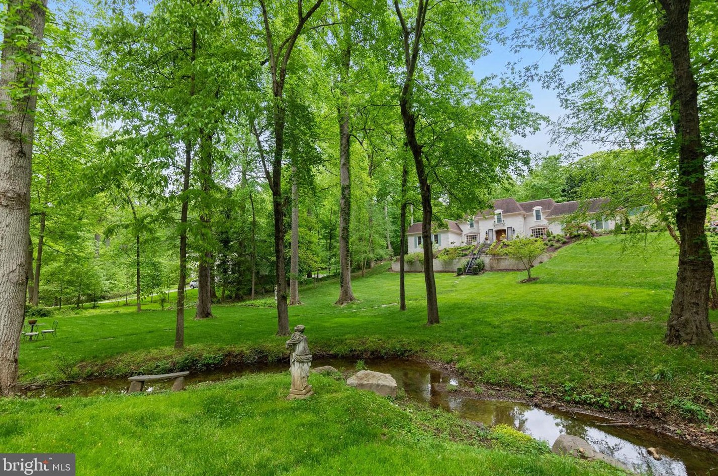 8751 Brook Rd, Mc Lean VA  22102-1507 exterior