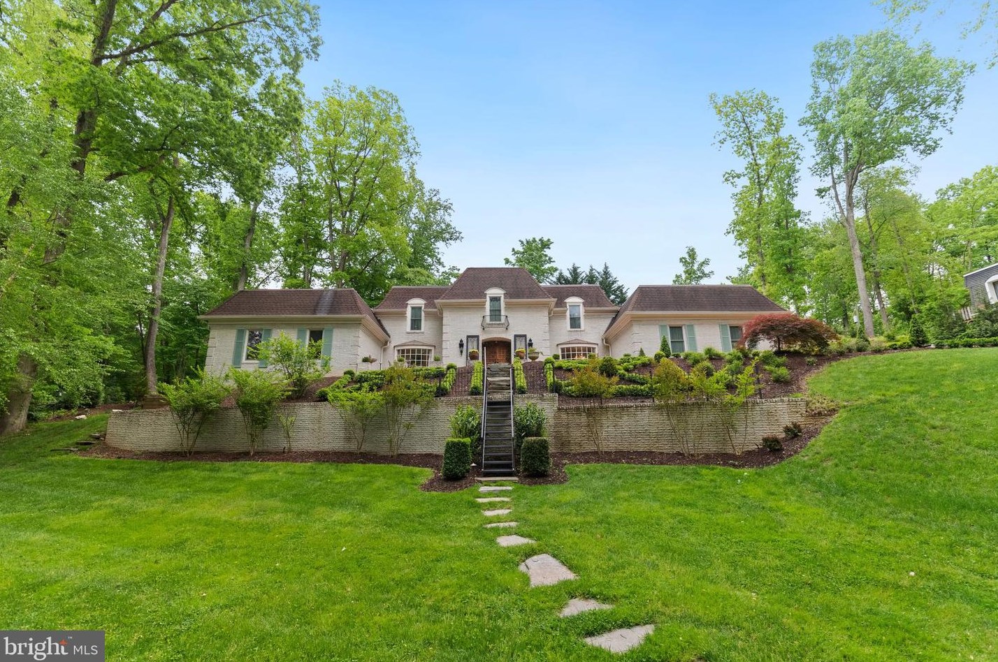 8751 Brook Rd, Mc Lean VA  22102-1507 exterior