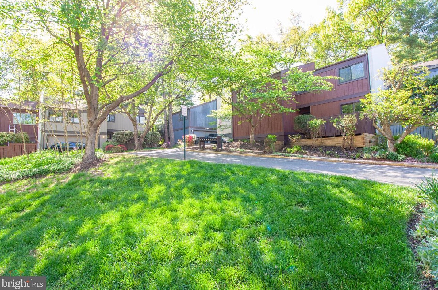 2353 Glade Bank Way, Herndon, VA 20191