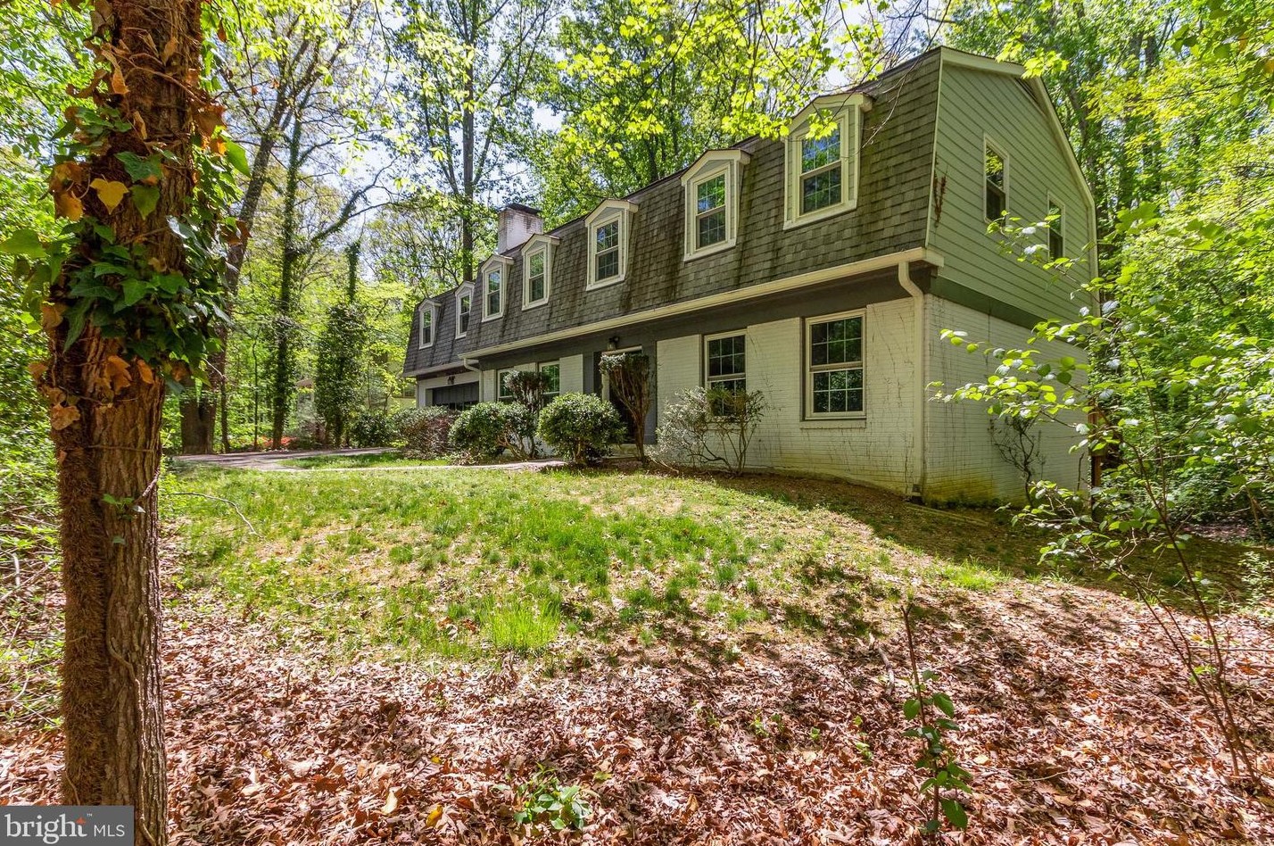 11627 Sourwood Ln, Herndon, VA 20191