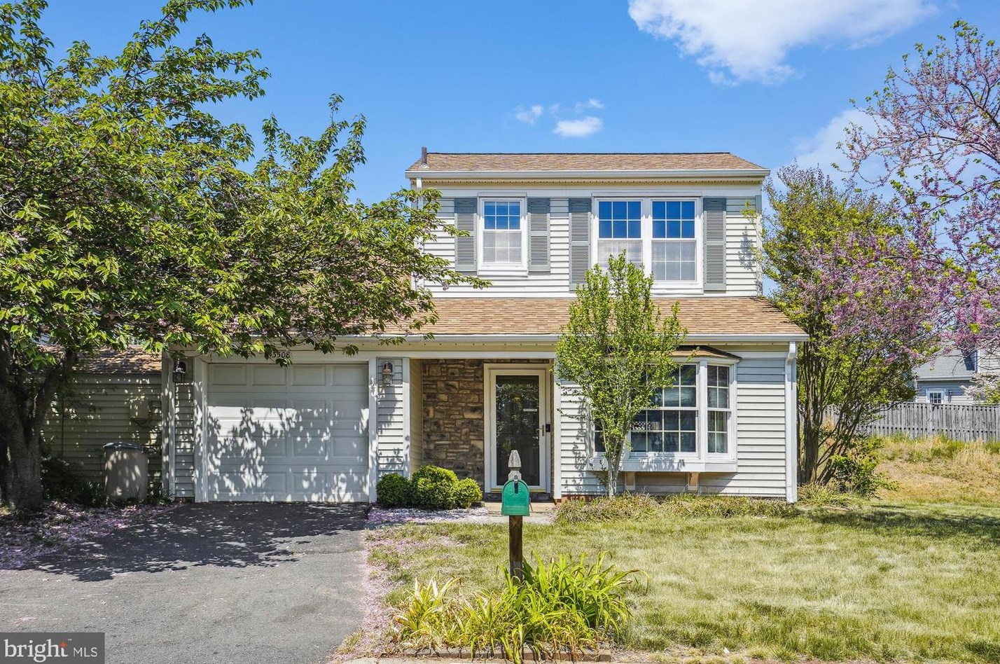 13508 Coates Ln, Herndon, VA 20171