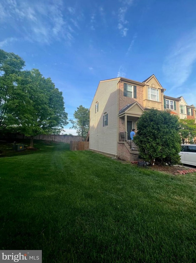 5408 Crystalford Ln, Centreville, VA 20120