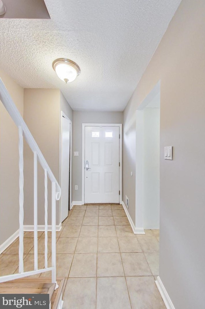 9609 Blake Ln, Fairfax, VA 22031-1004