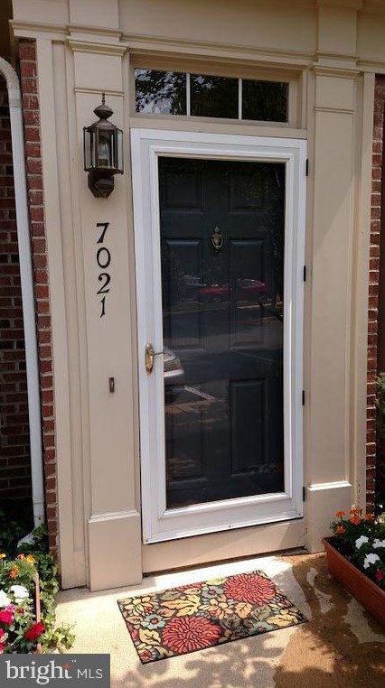 7021 Metropolitan Pl, Falls Church, VA 22043