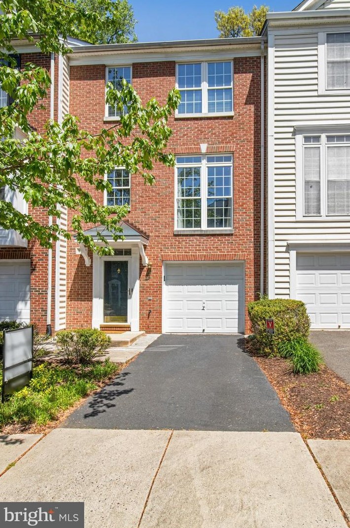 4037 Fairfax Center Hunt Trl, Fairfax, VA 22030