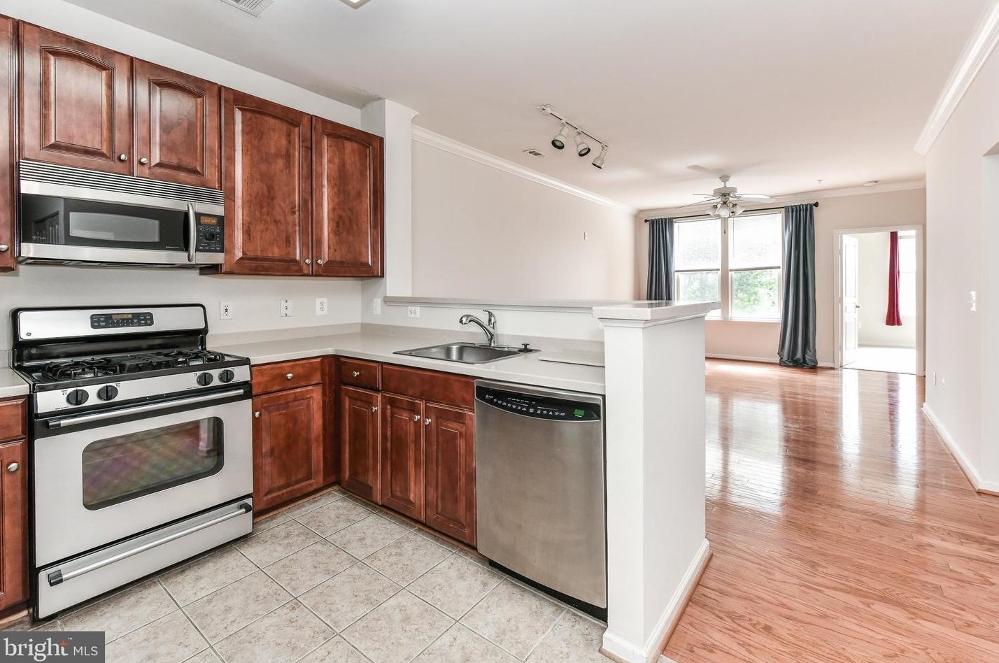 12001 Market St #253, Herndon, VA 20190