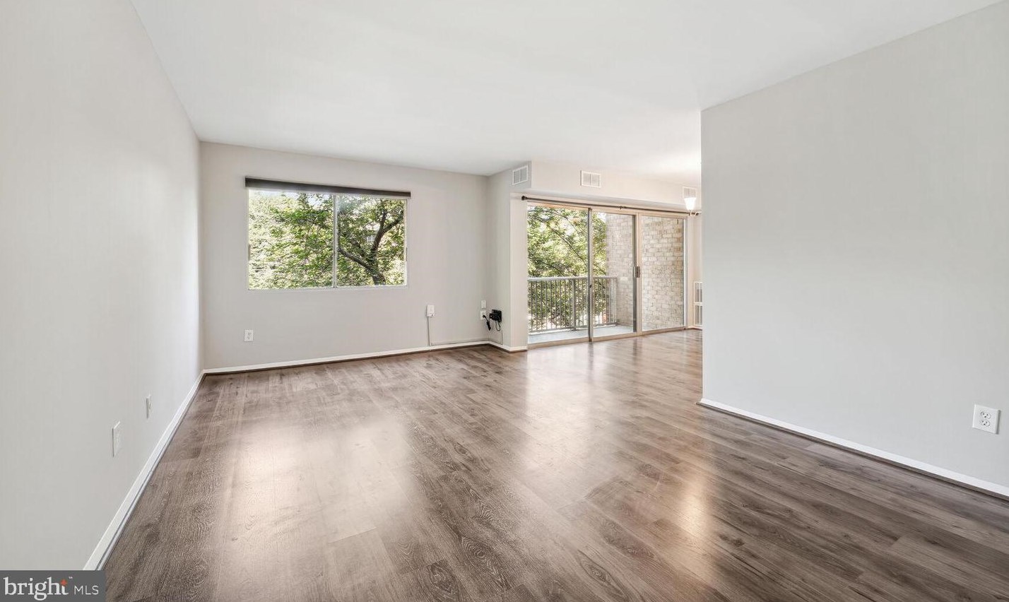 2911 Charing Cross Rd #9, Falls Church, VA 22042
