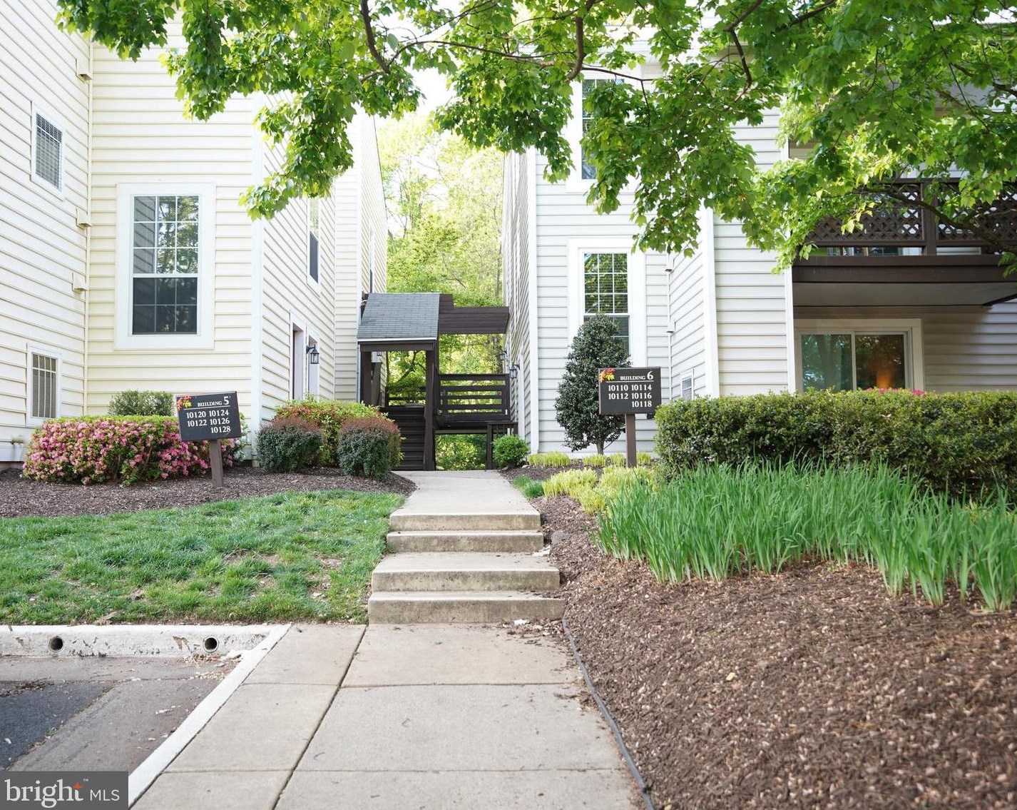 10114 Oakton Terrace Rd, Vienna, VA 22124