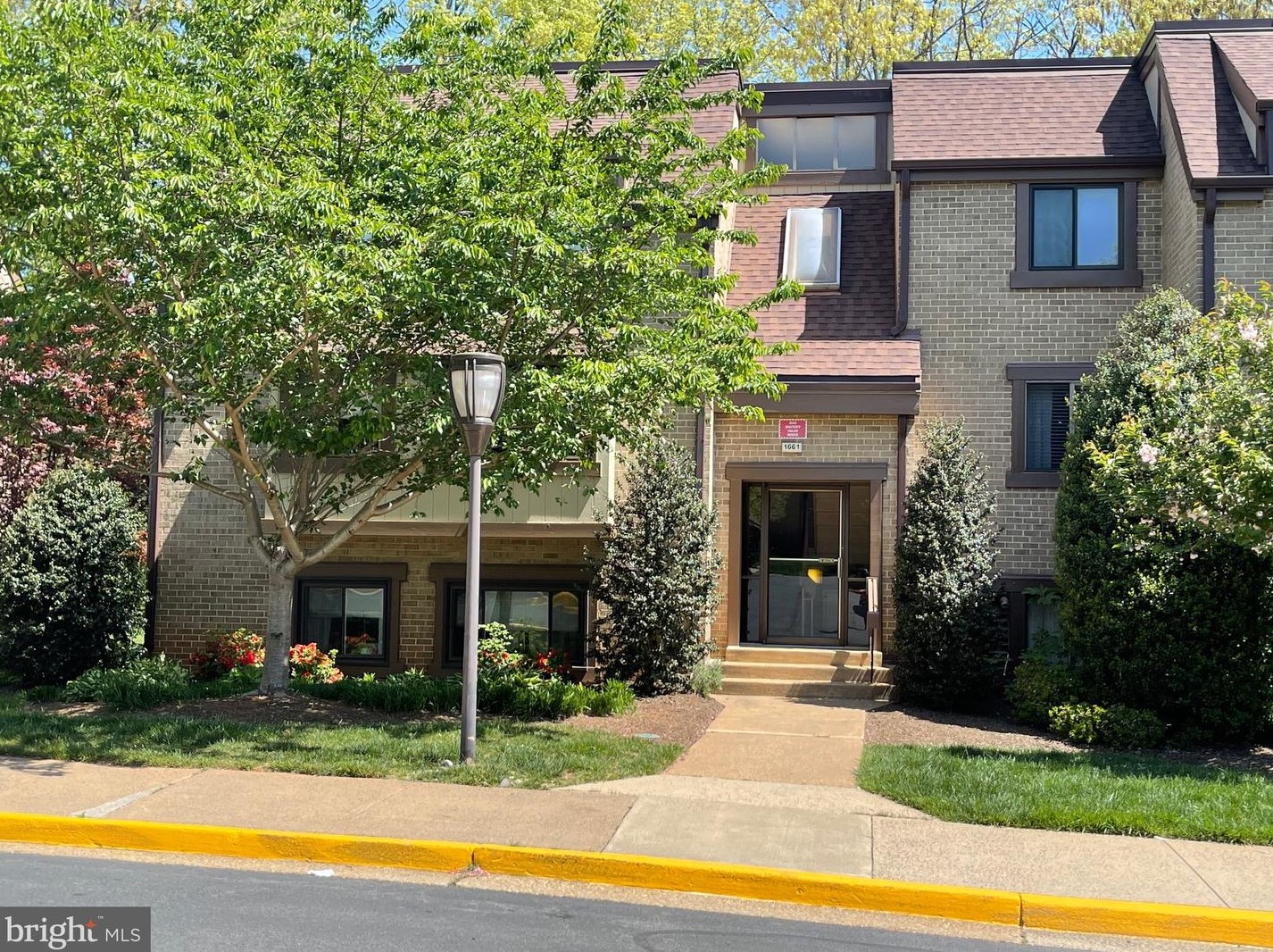 1661 Parkcrest Cir Apt 201, Herndon, VA 20190