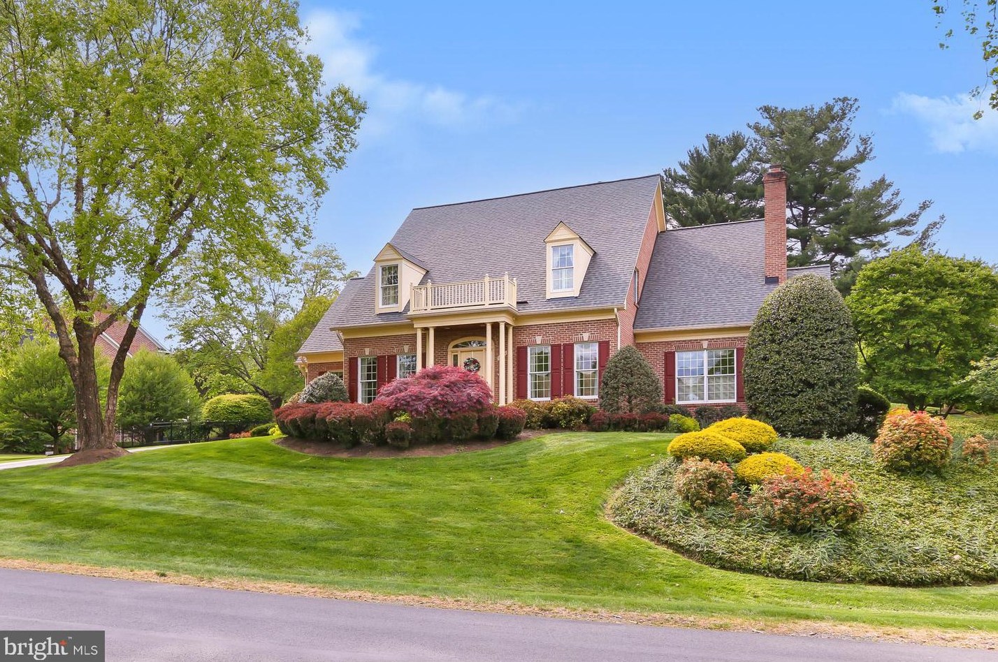 2904 Hunting Hills Ct, Vienna, VA 22124-1743