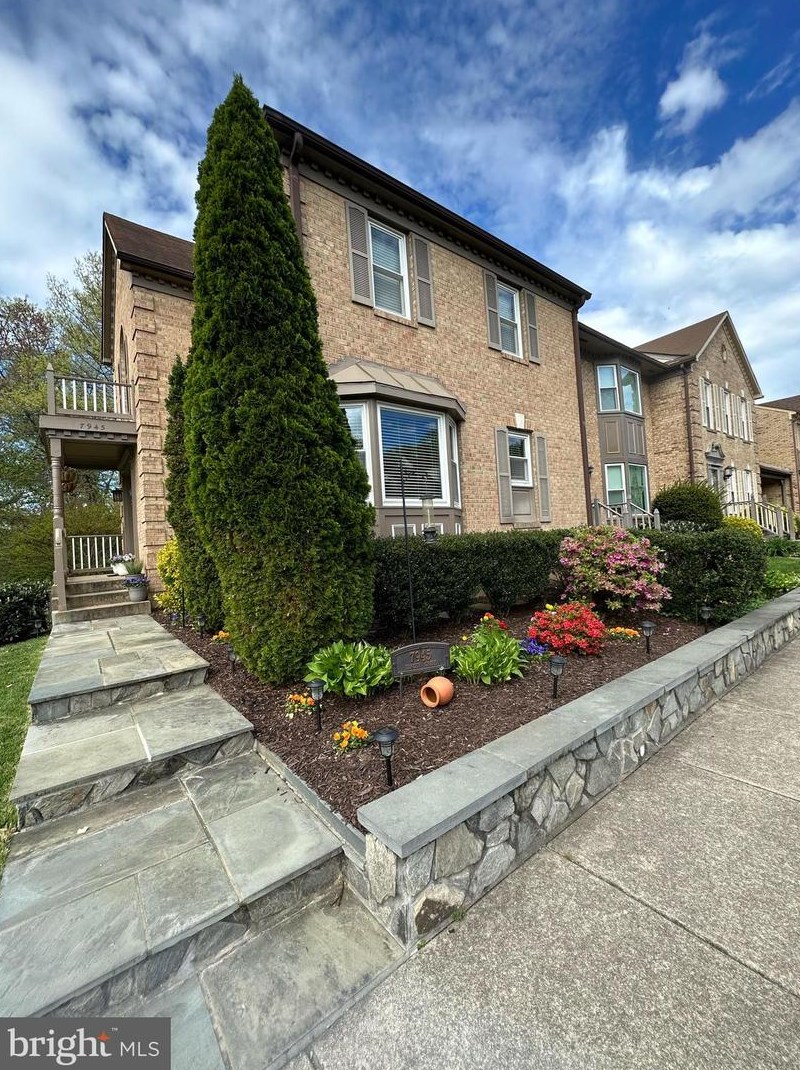 7945 Yancey Dr, Falls Church, VA 22042