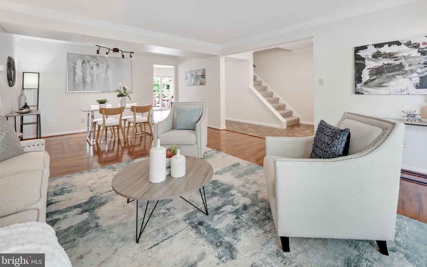 2923 Village Spring Ln, Vienna, VA 22181-6113