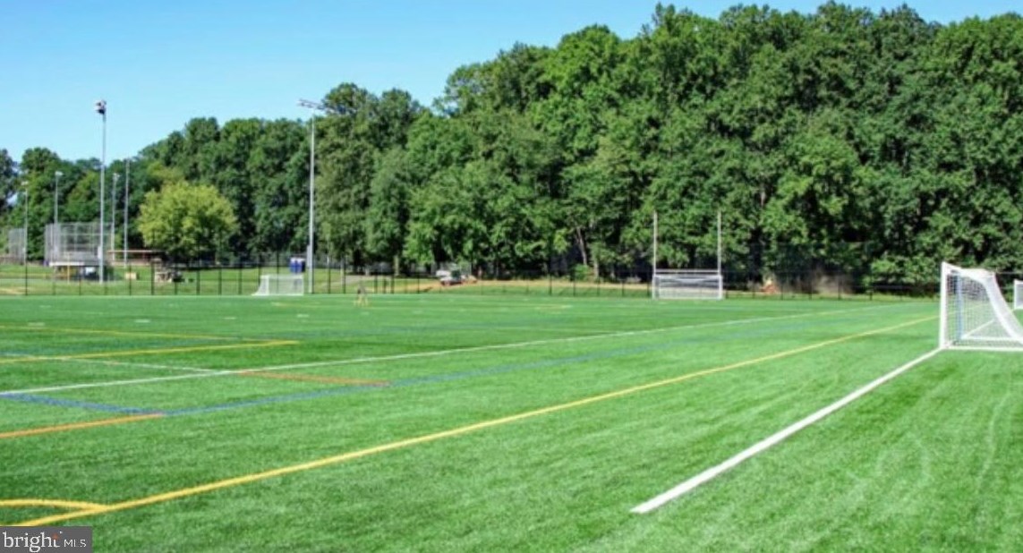 2923 Vlg Spg Ln, Vienna VA 22181-6112 exterior