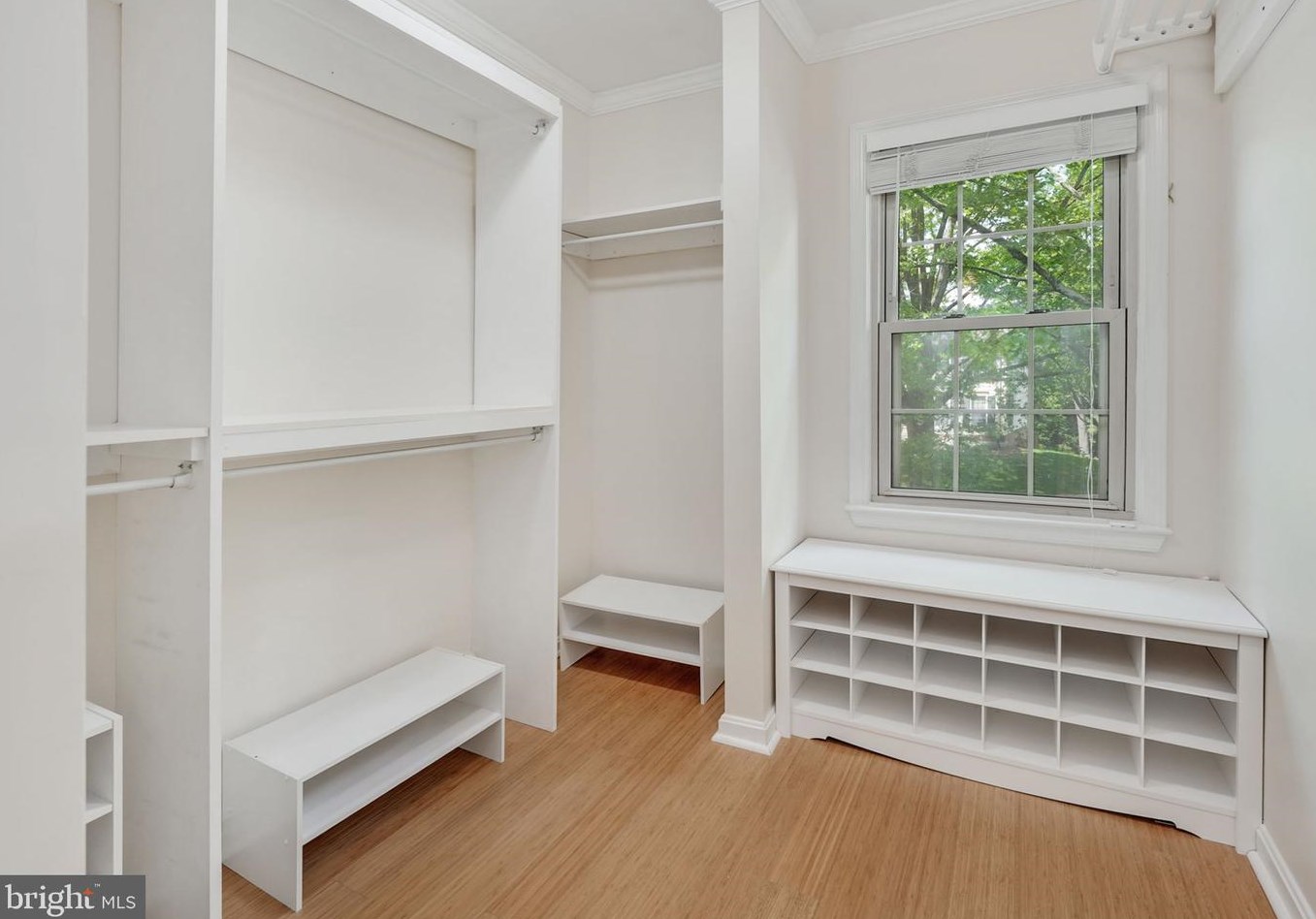 2923 Vlg Spg Ln, Vienna VA 22181-6112 exterior