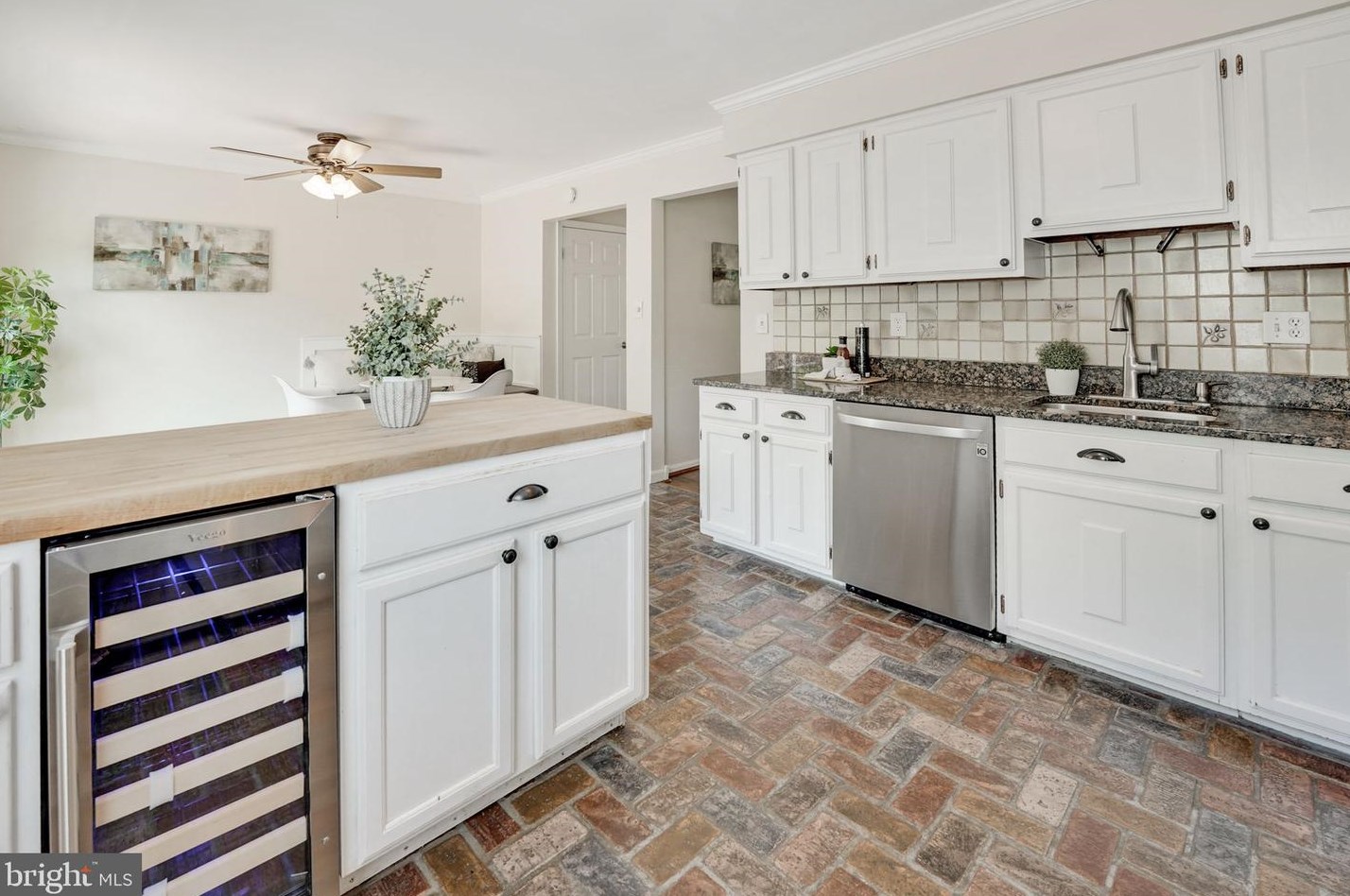 2923 Vlg Spg Ln, Vienna VA 22181-6112 exterior