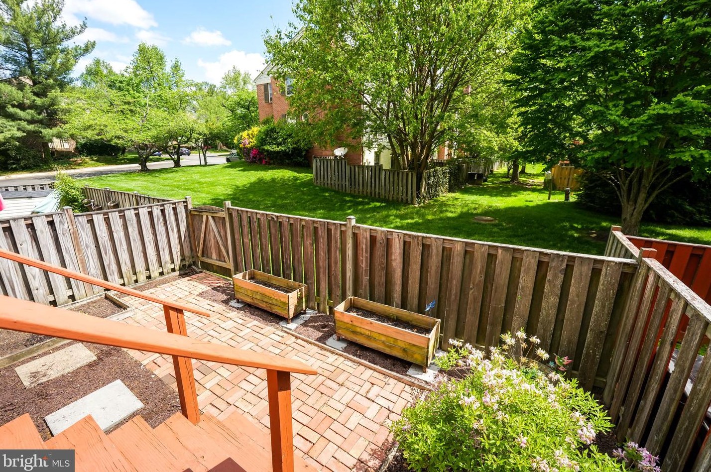 2923 Vlg Spg Ln, Vienna VA 22181-6112 exterior