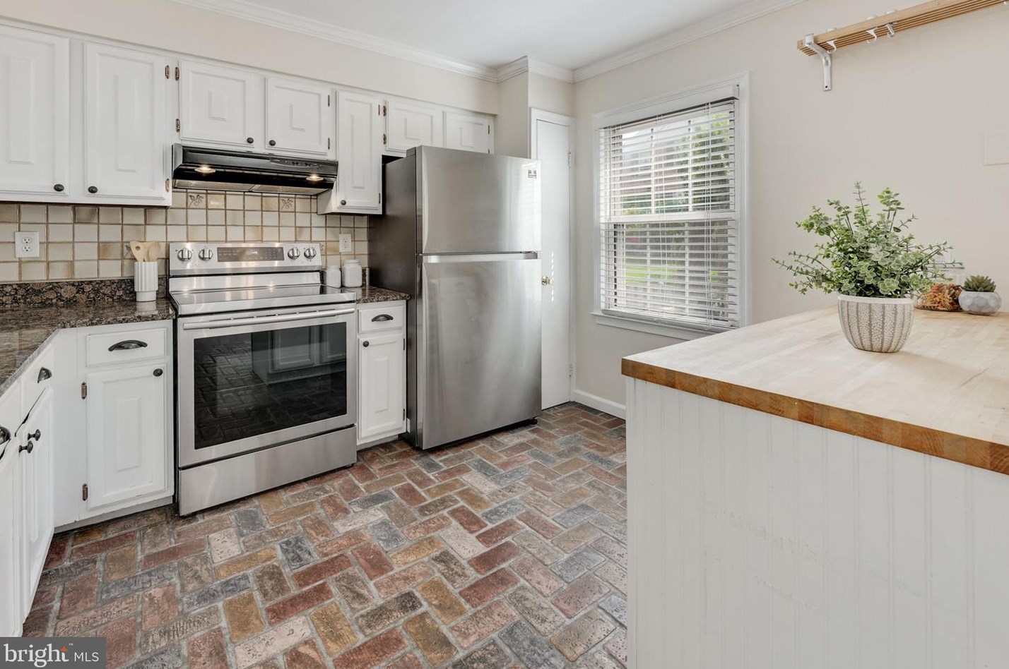 2923 Vlg Spg Ln, Vienna VA 22181-6112 exterior