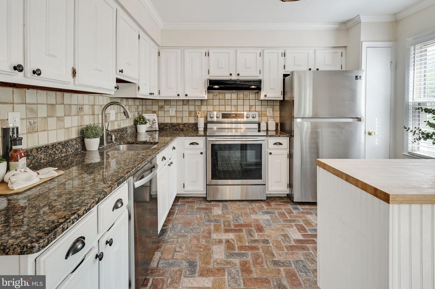 2923 Vlg Spg Ln, Vienna VA 22181-6112 exterior