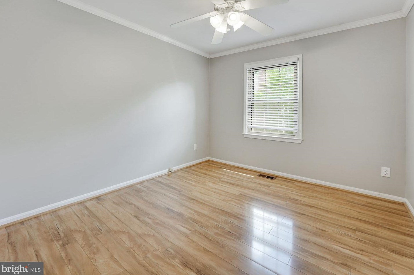 2923 Vlg Spg Ln, Vienna VA 22181-6112 exterior